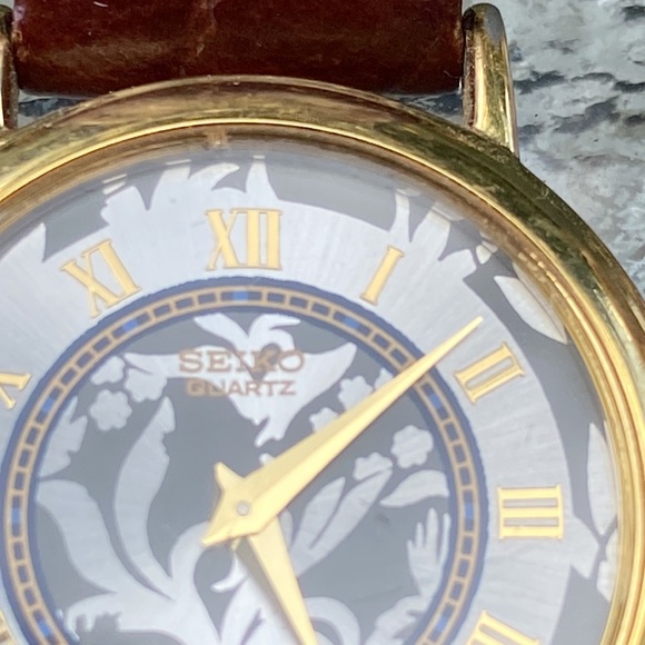 SEIKO QUARTZ Vintage watch. Made in Japan. GORGEOUS floral design face!! - Picture 10 of 14